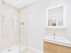 En Suite- click for photo gallery